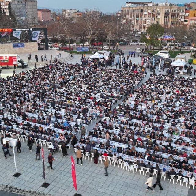 Manisa Büyükşehir'in 'İftar Sofrası' Salihli'de kuruldu
