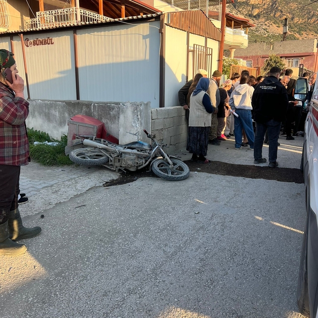 Otomobille çarpışan motosikletli ağır yaralandı