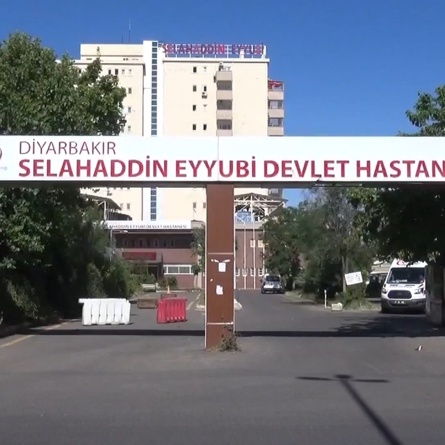 'Dur' ihtarına uymayıp kaçarken 2 polisi yaralayan ehliyetsiz sürücüye 329...