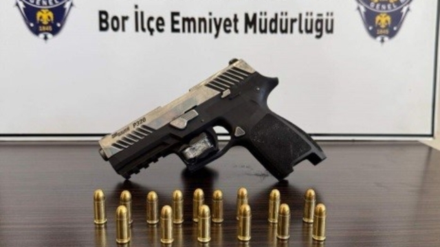 Niğde Bor'da silah ve çalıntı motosiklet ele geçirildi