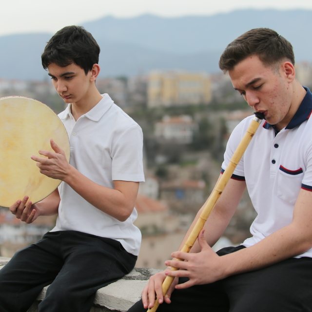 Lise öğrencileri geleneksel Türk müziğinin "gönüllü kültür elçisi" oldu