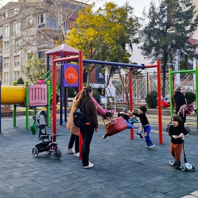 Efeler'in parkları yenileniyor