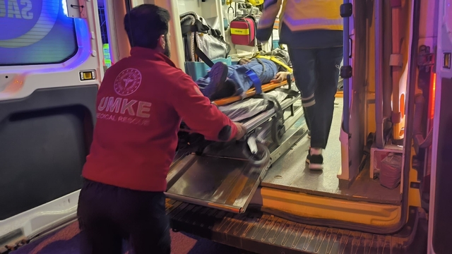 Mardin'de otomobilin çarptığı 3 kişi yaralandı