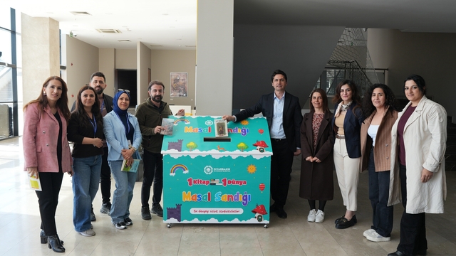 Diyarbakır'da masal sandığı kuruldu: Kitaplar çocuklar için toplanıyor