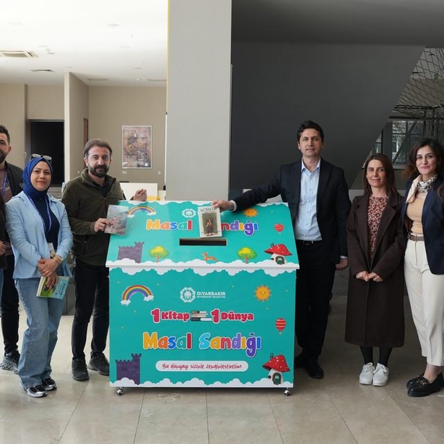 Diyarbakır'da masal sandığı kuruldu: Kitaplar çocuklar için toplanıyor