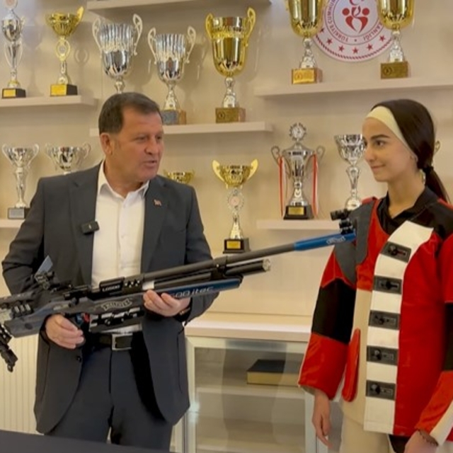 Kayseri'nin ilk SEM Olimpik Tüfek sporcusuna malzeme desteği