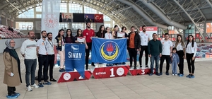 Batman'da yüzme yıldızları sahne aldı