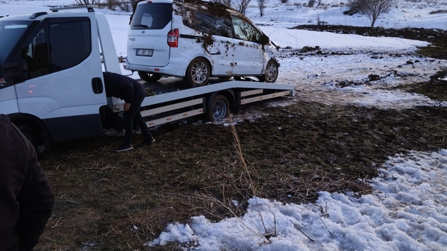 Niğde-Çamardı yolunda araç takla attı, 4 kişi yaralandı