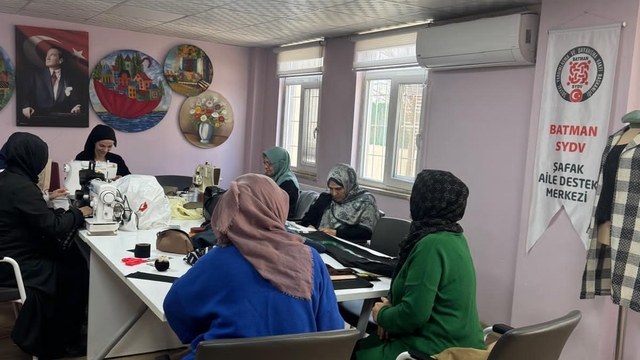 Batman'da kadınlar ilmek ilmek geleceği dokuyor