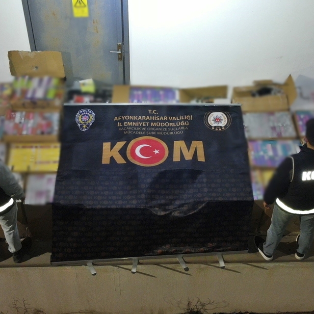 Polis piyasa değeri yaklaşık 27 milyon TL olan gümrük kaçağı sigara ele geç...