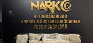 Polis kolilerle taşınan 9 kilogram uyuşturucu madde ele geçirdi