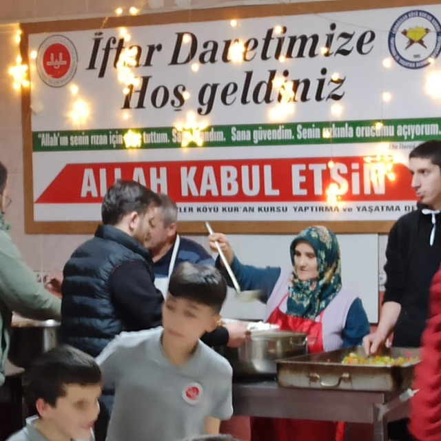 Hafız adayları din görevlileri ile iftar programında bir araya geldiler