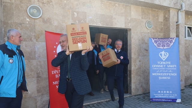 Merkezefendi'de kardeşlik köprüsü kuruluyor
"Kardeşlerini Unutma, Beklenen Sensin" düsturuyla hareket eden Merkezefendi Müftülüğü bin adet gıda yardım kolisi teslim etti