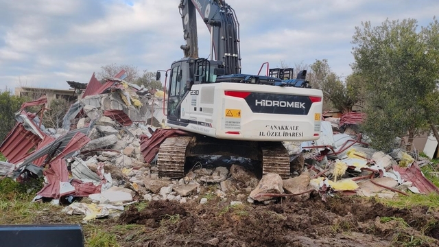 Çanakkale'de 31 kaçak yapı yıkıldı