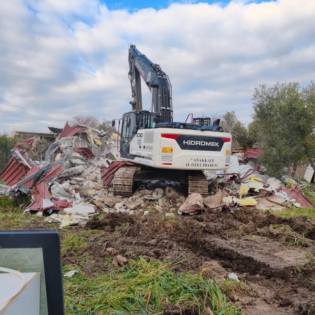 Çanakkale'de 31 kaçak yapı yıkıldı