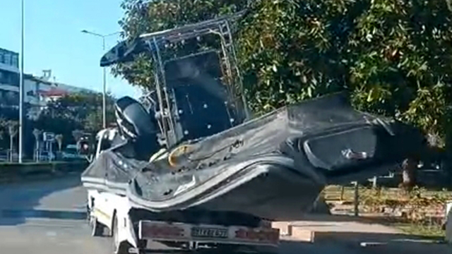 14 kaçak göçmenin öldüğü bot kıyıya çıkarılıp yediemin deposuna konuldu