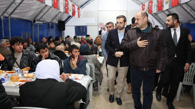 Gülpınar, iftar çadırında vatandaşlarla buluştu