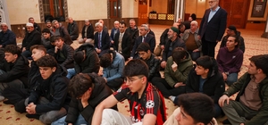 Rize'de öğrenciler cemaati az olan camilerde teravih namazında buluşuyor