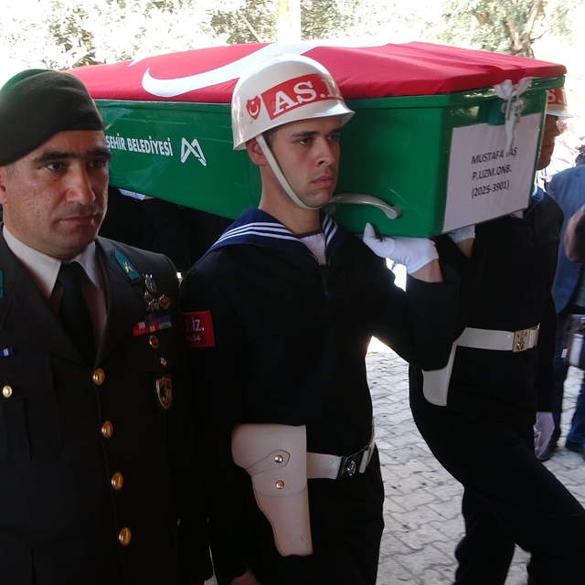 Kıbrıs'ta kazada hayatını kaybeden uzman onbaşı son yolculuğuna uğurlandı