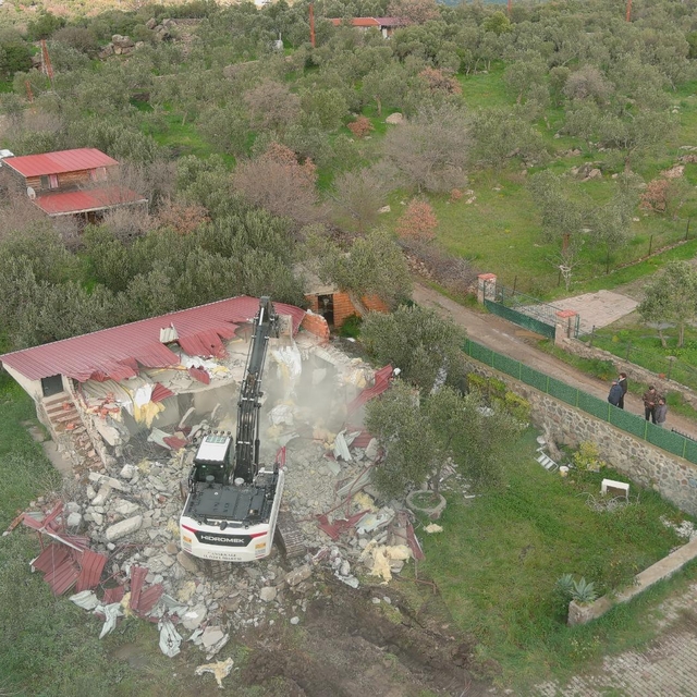 Çanakkale'de 31 kaçak yapının yıkımı gerçekleştirildi
