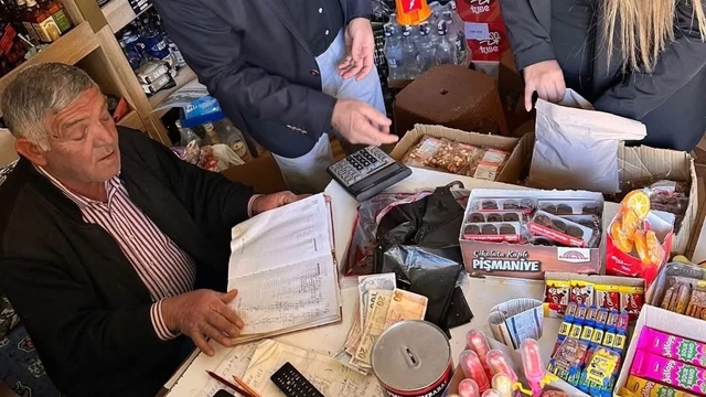 Bozyazı'da öğrenciler defteri geleneğini sürdürdü