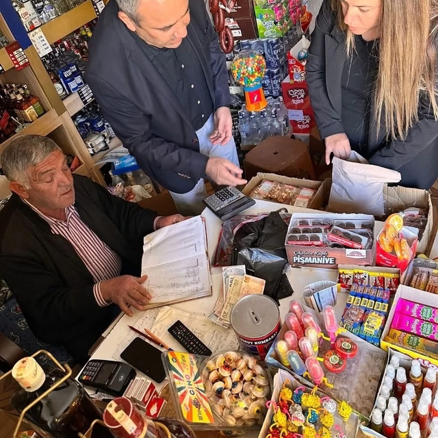 Bozyazı'da öğrenciler defteri geleneğini sürdürdü