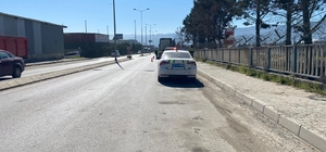 İki tırın arasında feci ölüm