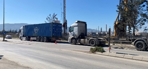 İki TIR’ın arasında sıkışıp öldü