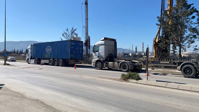 İki TIR'ın arasında sıkışıp öldü