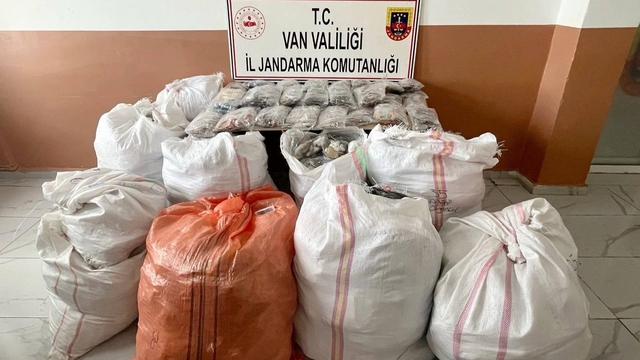Van'da 3 milyon 450 bin TL'lik gümrük kaçağı eşya ele geçirildi