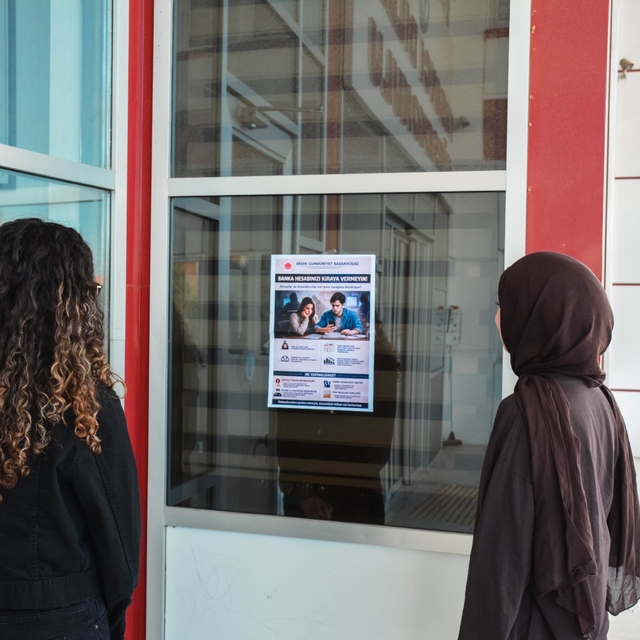 Aydın'da üniversite öğrencileri IBAN dolandırıcılığına karşı bilgilendirild...