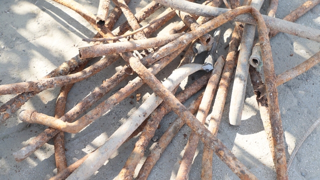 Hatay Büyükşehir Belediyesi, Dörtyol'da pastan tanınmaz hale gelen içme suyu şebeke hattını yeniliyor