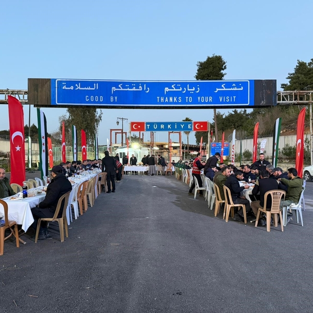 Yayladağı Gümrük Kapısı'nda dostluk iftarı