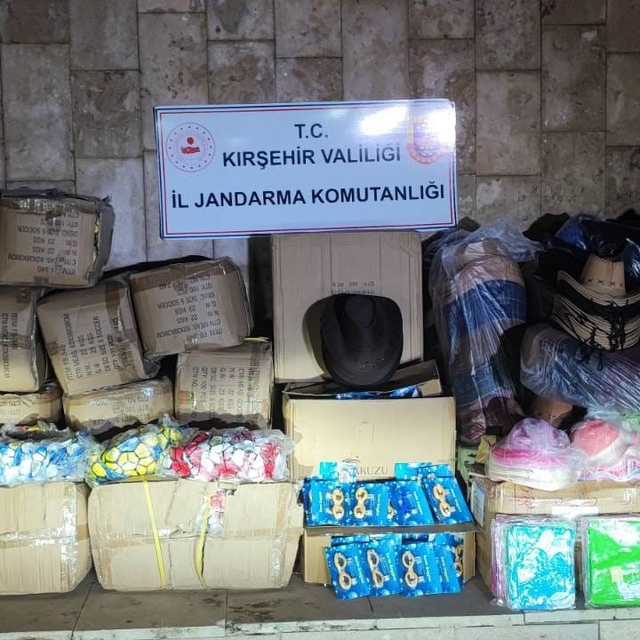 Kırşehir'de 2 milyonluk faturasız ürün ele geçirildi