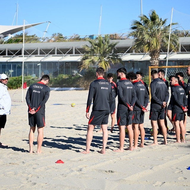 Plaj Futbolu Milli Takımı kamp için Kuşadası'nda