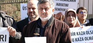 Adana'da yıkılan üst geçidin yerine yenisinin yapılmasını isteyen vatandaşl...