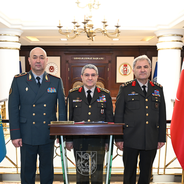 Genelkurmay Başkanı Orgeneral Bayraktaroğlu, Kazakistan Kara Kuvvetleri Kom...