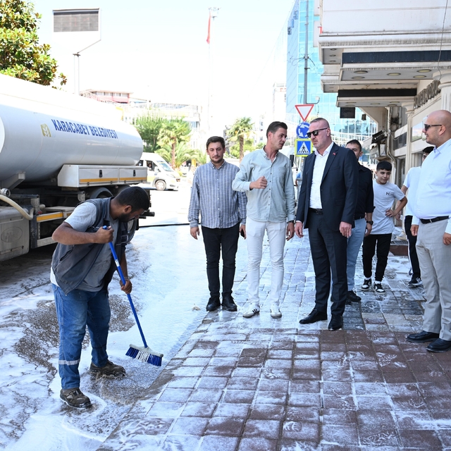 Karacabey Belediyesi'nden 2025'te yoğun temizlik mesaisi