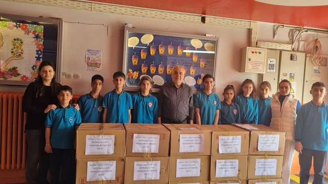 Salihli'de öğrencilerden Ramazan'da dayanışma örneği