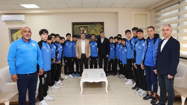 Akdeniz Belediye Spor U-14 Takımı Türkiye Şampiyonası yolunda