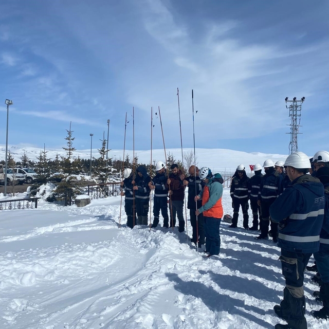 Aras Elektrik'ten zorlu doğa koşullarına karşı çığ eğitimi