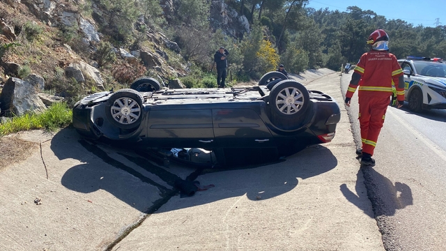 Bodrum'da devrilen otomobilin sürücüsü yaralandı