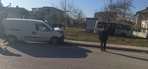 Öğrenci servisi ile hafif ticari araç çarpıştı: 2 yaralı