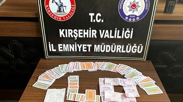 Kıraathanede kumar oynayan 4 kişiye para cezası