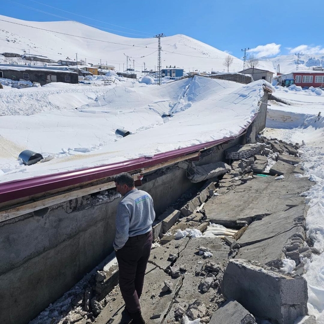 Iğdır'da ahır çöktü: Hayvanların önceden çıkarılması facianın önüne geçti