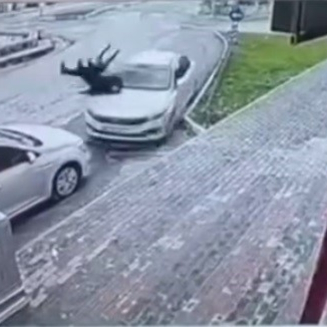 Şırnak'ta otomobil yayalara çarptı: 2 yaralı