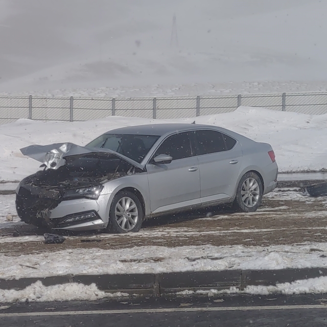 Van'da Kaymakamın bulunduğu otomobil kaza yaptı