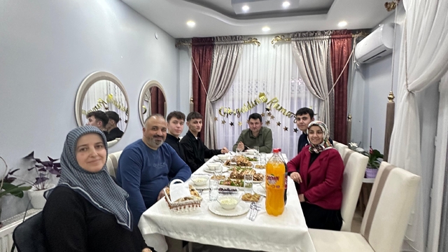 Şehit Kadir Kara Anadolu İmam Hatip Lisesi öğretmen ve öğrencilerinden şehit ailesine ziyaret