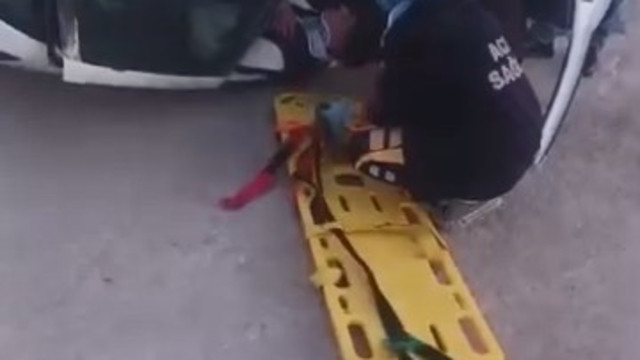 Elazığ'da otomobil takla attı: 2 yaralı