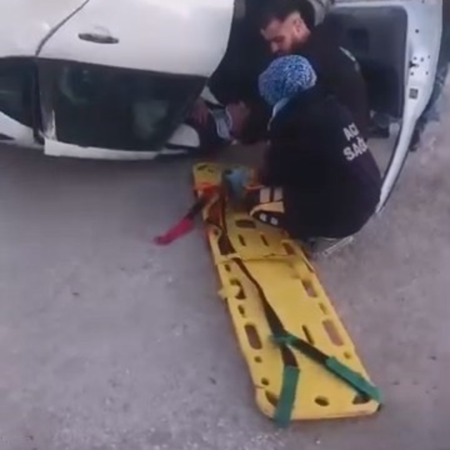 Elazığ'da otomobil takla attı: 2 yaralı